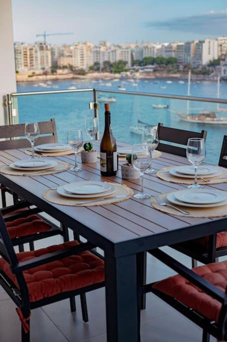 Seafront Two Bedroom Apartment St. Julian's Exterior foto