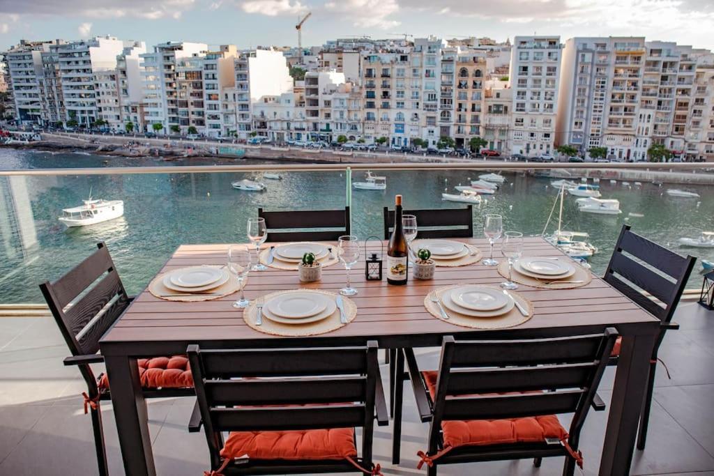 Seafront Two Bedroom Apartment St. Julian's Exterior foto