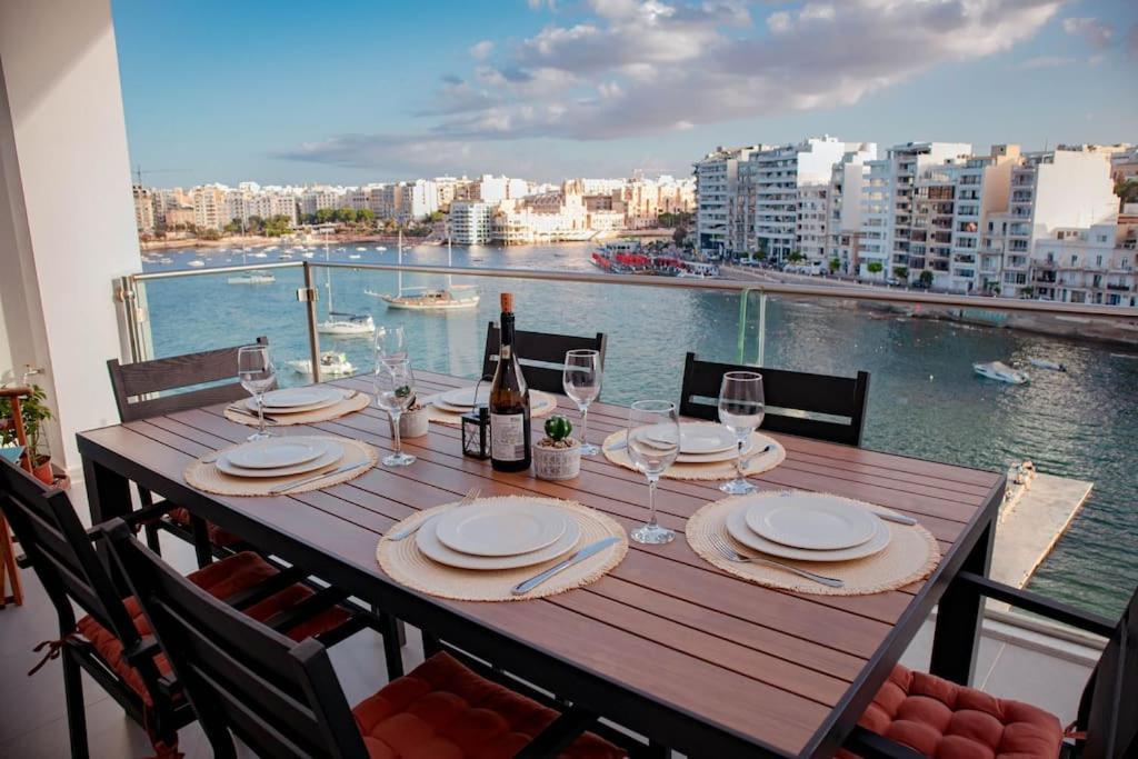 Seafront Two Bedroom Apartment St. Julian's Exterior foto