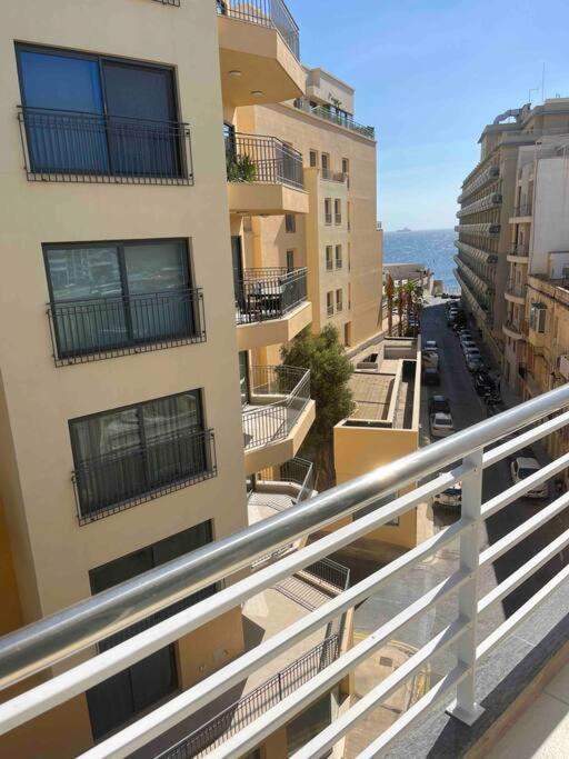 Seafront Two Bedroom Apartment St. Julian's Exterior foto